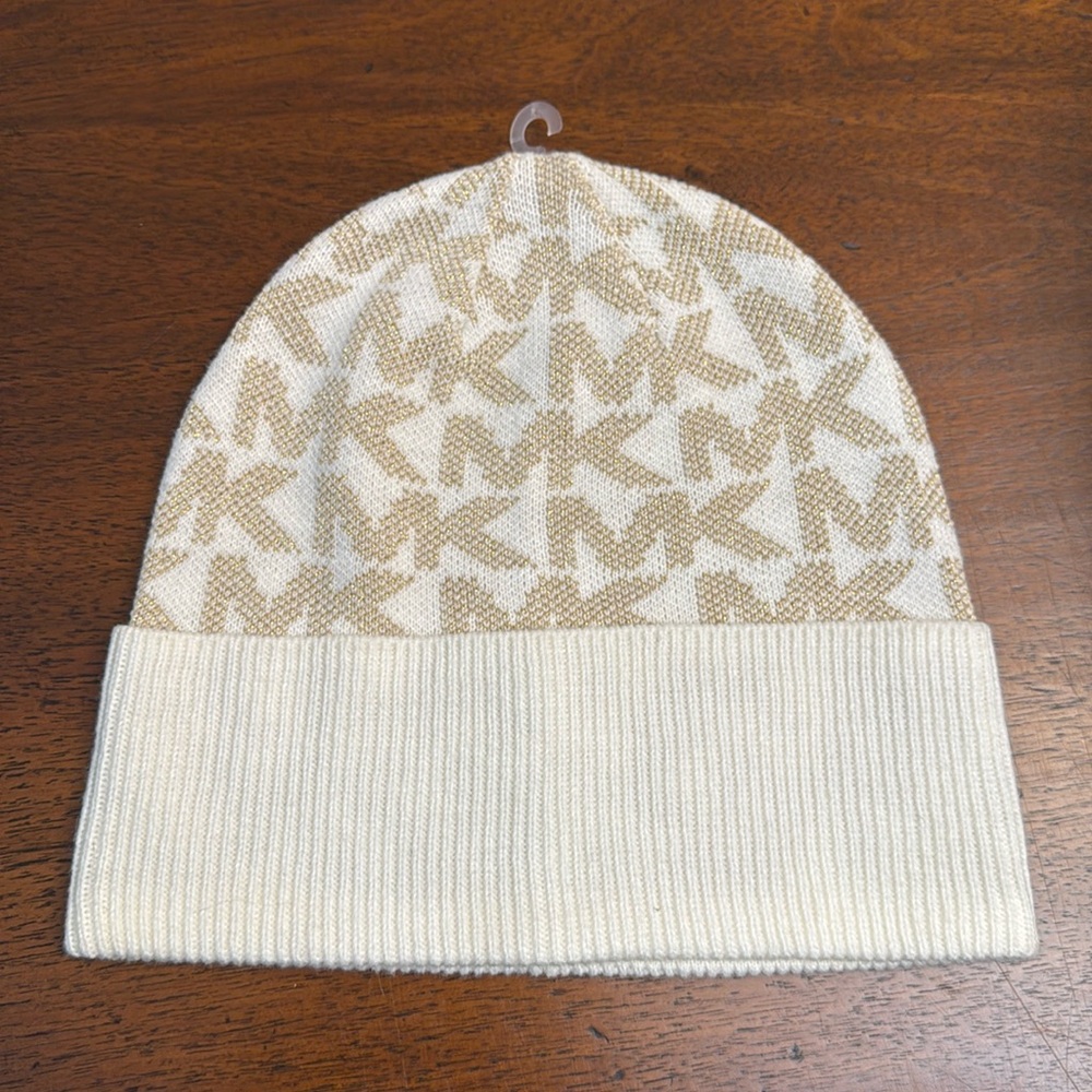 MK Michael Kors Winter White Flurry Hate Monogram MK Cute Winter Beanie Hate